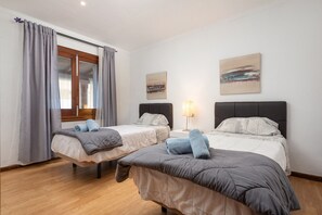 4 Schlafzimmer, Zimmersafe, Bügeleisen/Bügelbrett, kostenloses WLAN