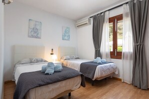 4 slaapkamers, een kluis op de kamer, een strijkplank/strijkijzer