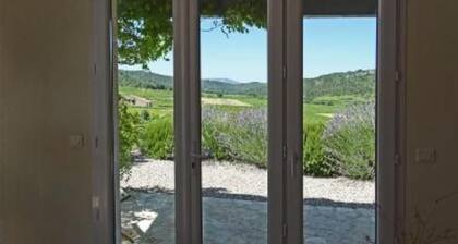 Villa avec piscine privative chauffée, vue sur le vignoble, à 25 KM de la mer.