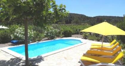 Villa avec piscine privative chauffée, vue sur le vignoble, à 25 KM de la mer.