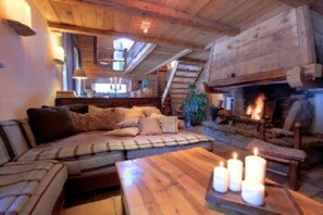 Smart TV, fireplace, ping pong, books
