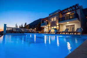 Outdoor pool, an infinity pool - Villa MIRNA with heated pool & whirlpool, traditional wine bar, 150m from sea (Lokva Rogoznica)