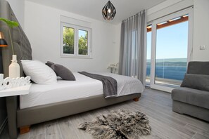 5 chambres, coffres-forts dans les chambres, fer et planche à repasser