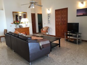 Smart TV, reproductor de DVD, libros, biblioteca de música