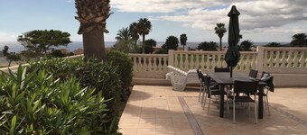 Villa, zwembad, 8 personen met uitzicht op de golfbaan en de Amarilla wifi zee
