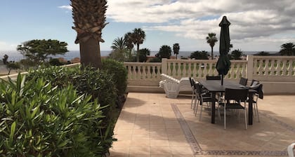 Villa, Pool, 8 Personen mit Blick auf den Golfplatz und das Meer Amarilla wifi