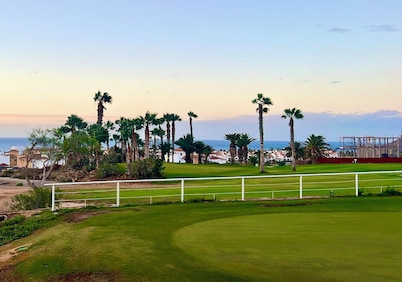 Villa, pool, 8 persons overlooking the golf course and the Amarilla wifi sea