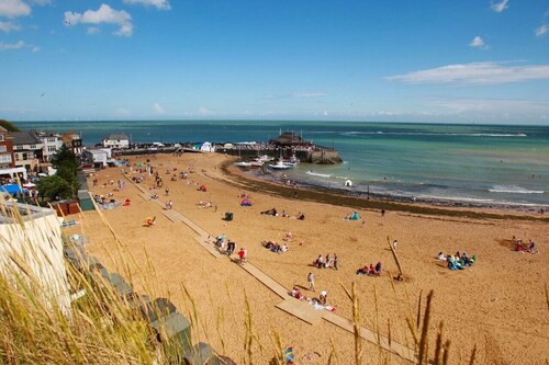 Broadstairs -stunning large family Victorian house, sleeps 8 close to the beach