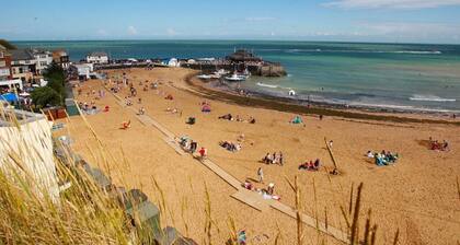 Broadstairs -stunning large family Victorian house, sleeps 8 close to the beach