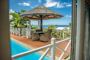 Property grounds - Near Beach : Private pool ; Terrace ; Panoramic view ; Air-conditioning (Saint Leu)