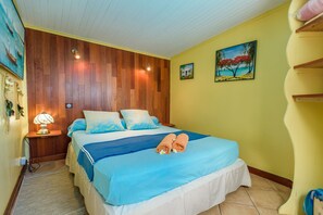 2 makuuhuonetta, tallelokero huoneessa, silitysrauta/-lauta