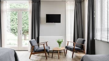 5 bedrooms, desk, iron/ironing board, free WiFi