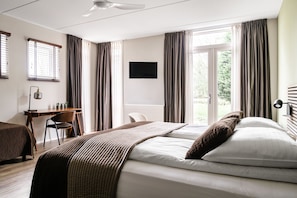 5 bedrooms, desk, iron/ironing board, free WiFi
