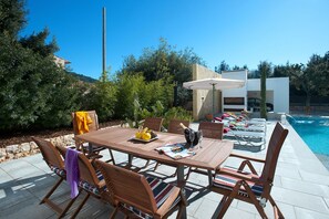 Outdoor dining - Modern Luxury Villa with Heated Pool, Outdoor Jacuzzi & 4 En-Suite Bedrooms (SA POBLA URB CRESTATX)