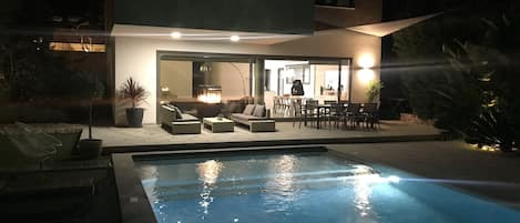 Outdoor pool, a heated pool