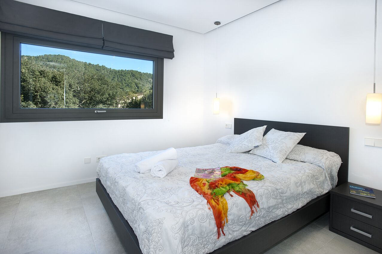 4 bedrooms, in-room safe, iron/ironing board, free WiFi