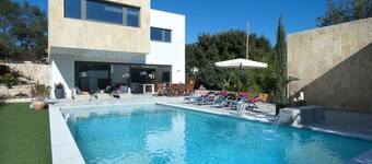 Modern Luxury Villa with Heated Pool, Outdoor Jacuzzi & 4 En-Suite Bedrooms