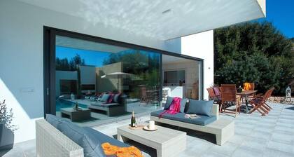 This is the 8 person luxury house that you are looking for *With heated pool*