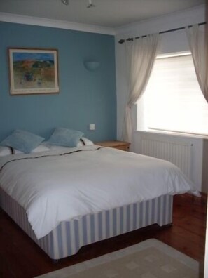 4 Schlafzimmer, Allergikerbettwaren, Bügeleisen/Bügelbrett