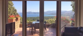 Panoramic villa by the sea - 8 beds. Air conditioning