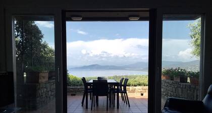 Panoramic villa by the sea - 8 beds. Air conditioning