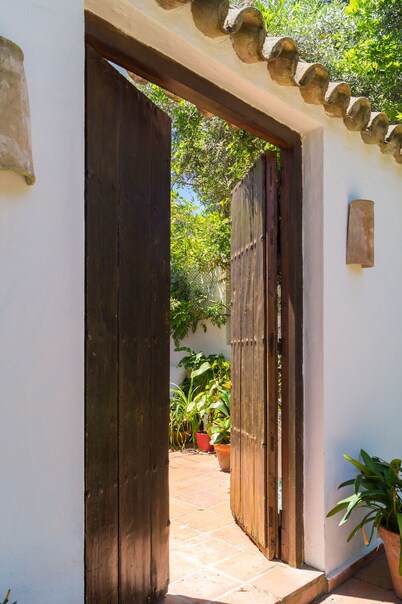 Casa Almadraba. Cortijo-style, courtyard, beach (200m)