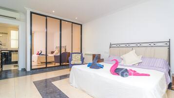 3 bedrooms, in-room safe, desk, iron/ironing board