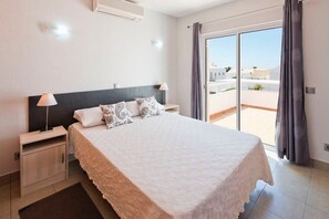 4 bedrooms, WiFi, bed sheets - Villa Manuel - 4 bedroom villa, walk to beach, restaurants and supermarket (Galé)