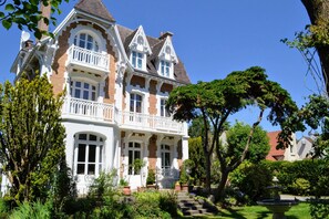 Exterior - Character villa 8 to 15 p, 15 mn from Paris - 350 m2 (78170 - LA CELLE ST CLOUD)