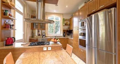 Character villa 8 to 15p, 15 min from Paris-350 m2