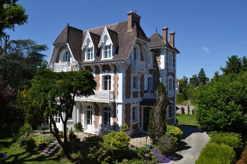 Villa de caractère 8 à 15 p, 15 mn de Paris - 350 m2