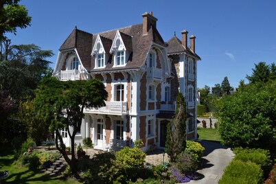 Character villa 8 to 15 p, 15 mn from Paris - 350 m2