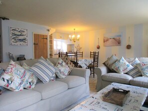 TV - Sunbeam Cottage nestling in the heart of Branscombe village with a parking space (Branscombe)