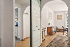 Interior - Our selection! Portissol district, the most popular of Sanary on Wed (Sanary-Sur-Mer)