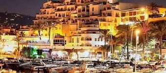 Moraira Centre Refubished Apartment with Pool & Aircon near Beach, Marina & Bars