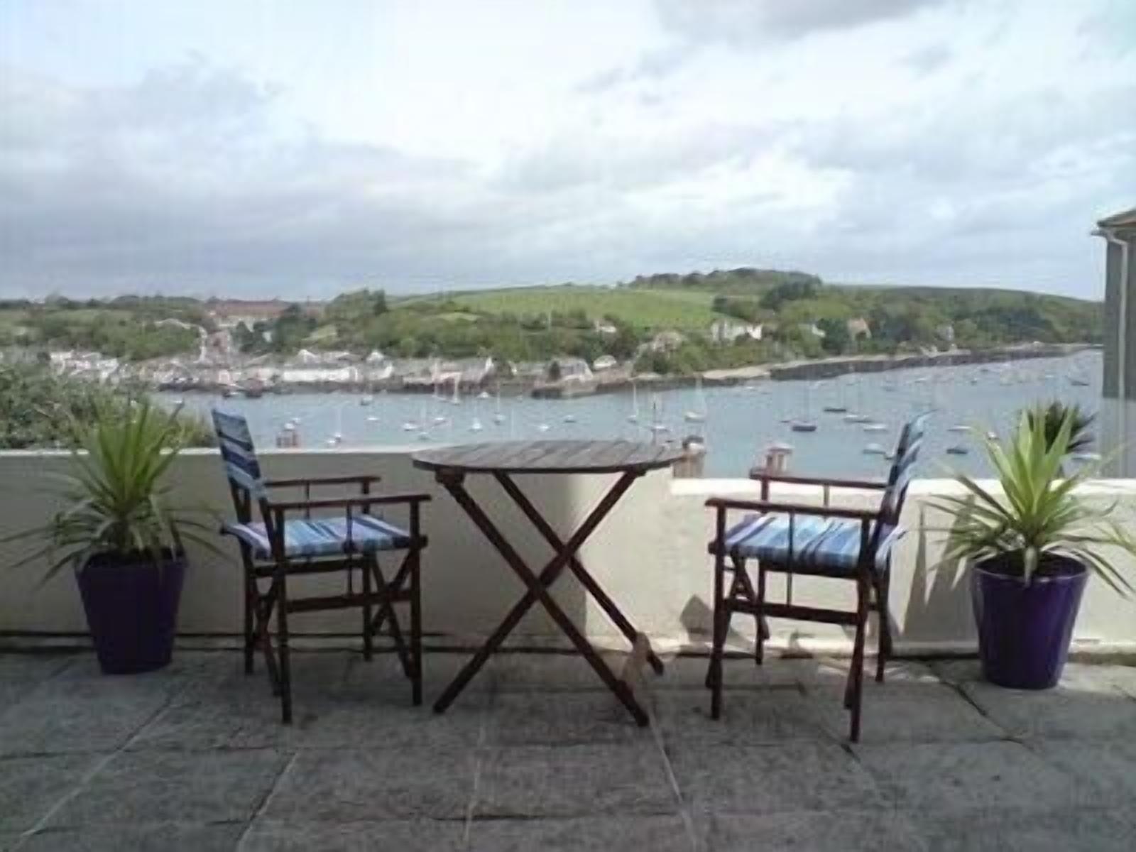 Family And Dog Friendly Apartment With Stunning Sea Views in Falmouth, Cornwall