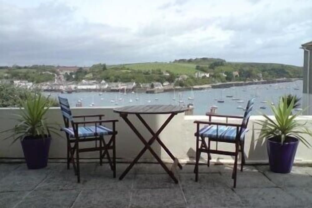 Family And Dog Friendly Apartment With Stunning Sea Views in Falmouth, Cornwall