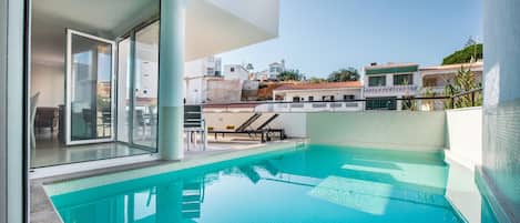 Outdoor pool, a heated pool