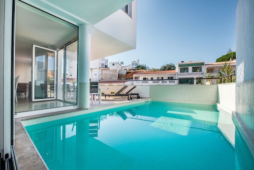 Villa Camilla, Olhos de Agua