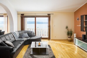 智能電視、壁爐、乒乓球設施