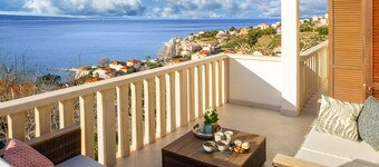 Villa by the sea (170 m)fully air-conditioned with panoramic view, heated pool