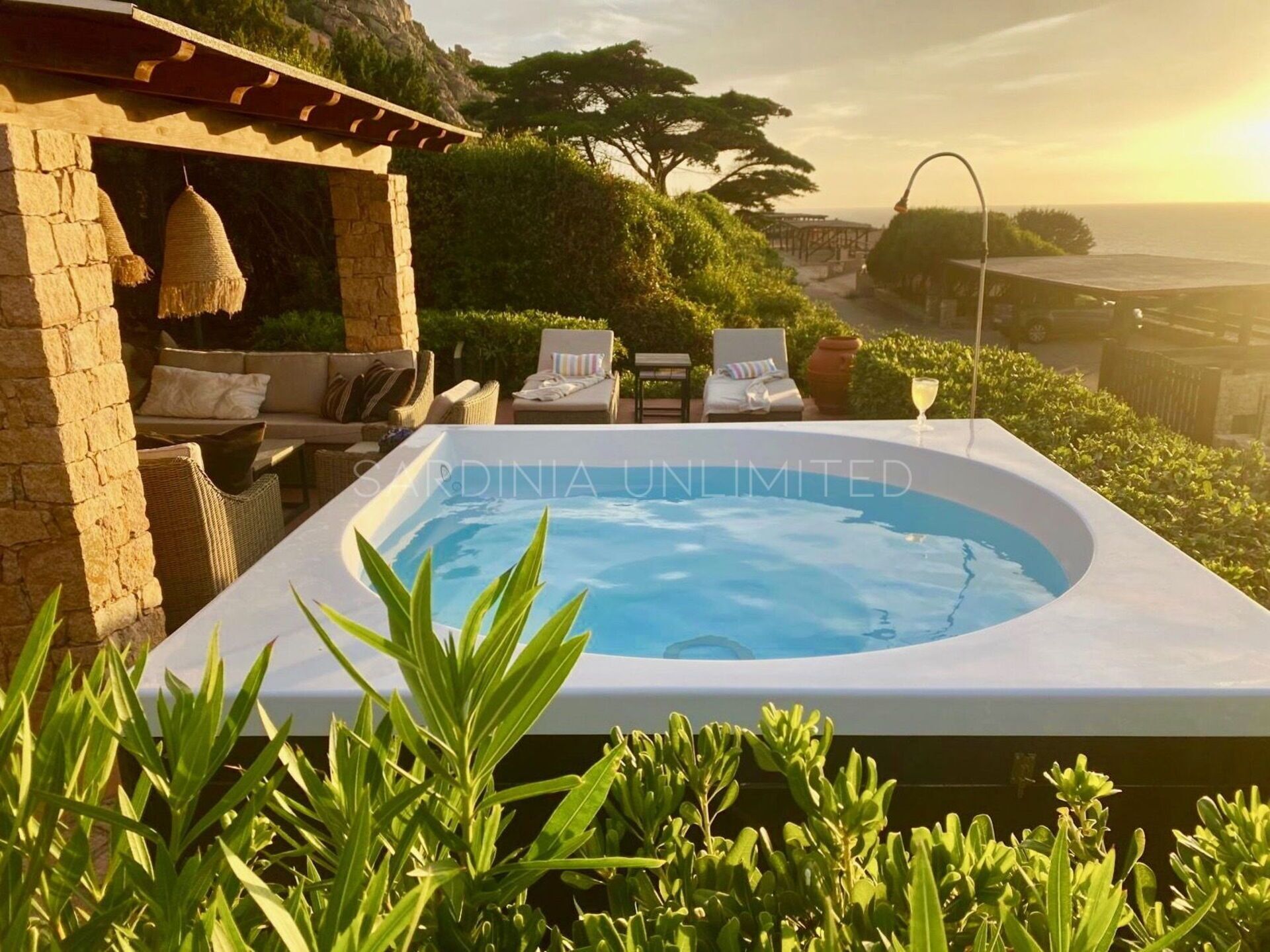 Bain à remous extérieur