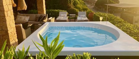 Bain à remous extérieur