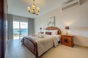 8 chambres, fer et planche à repasser, Wi-Fi, draps fournis