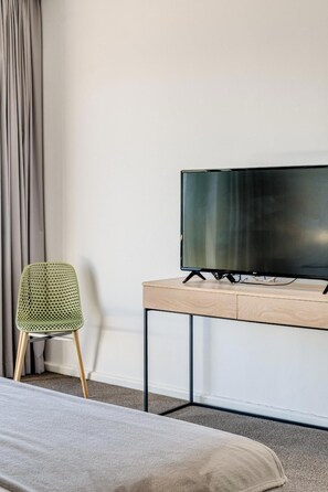 4 habitaciones, escritorio, tabla de planchar con plancha y wifi 