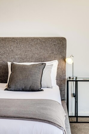 4 habitaciones, escritorio, tabla de planchar con plancha y wifi 