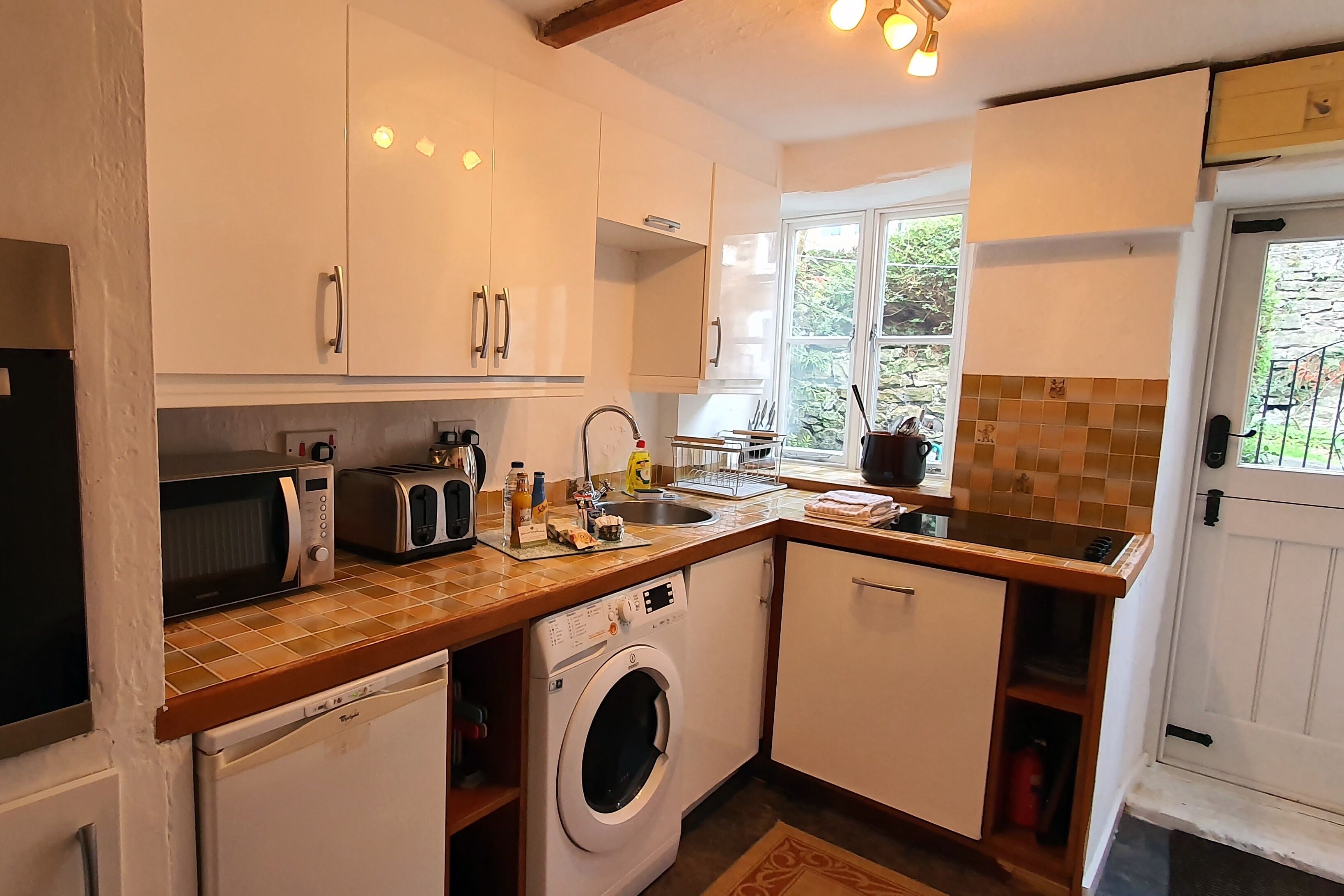 Peak District family cottage nr Monsal Trail & 100m from excellent foody pub