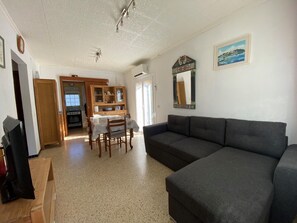 TV - House with garden, barbecue and air conditioning (L'Escala)