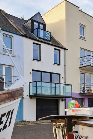 Exterior - Stunning 3 bedroomed townhouse overlooking St Andrews harbour (St Andrews)