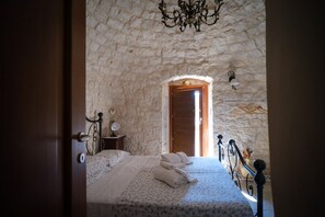 3 habitaciones, escritorio, tabla de planchar con plancha y wifi gratis 